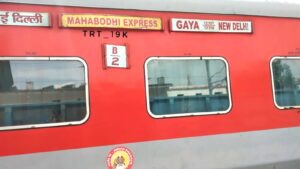 Stone Pelting on Mahabodhi Express in Prayagraj Several Passengers Injured as Stones Break AC Coach Windows